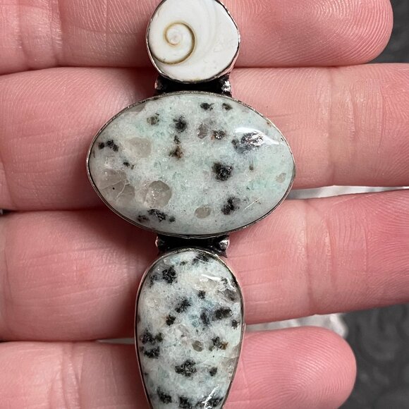 Shiva Eye Shell and Kiwi Jasper Pendant Stone Crystal Jewelry - Picture 7 of 7